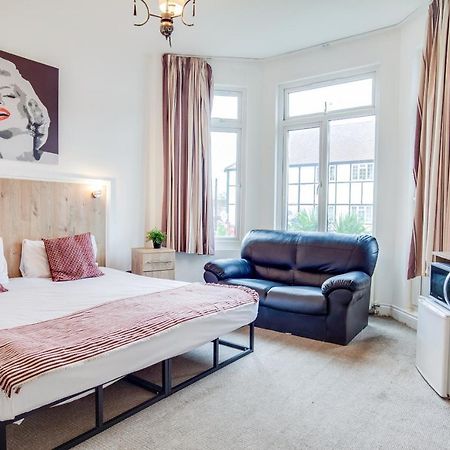 Oyo Tamtam Acton Hotel London Eksteriør bilde