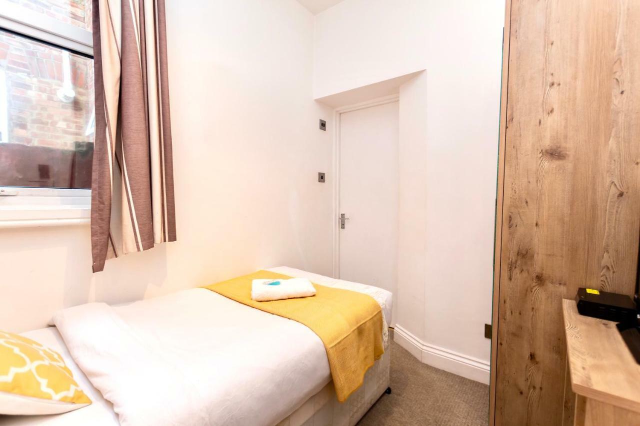 Oyo Tamtam Acton Hotel London Eksteriør bilde