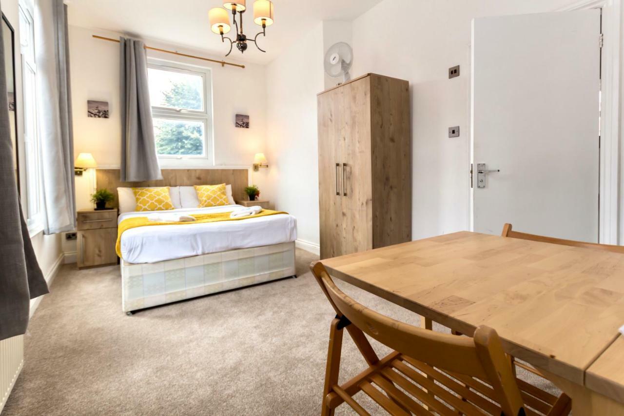 Oyo Tamtam Acton Hotel London Eksteriør bilde