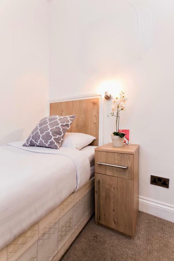 Oyo Tamtam Acton Hotel London Eksteriør bilde