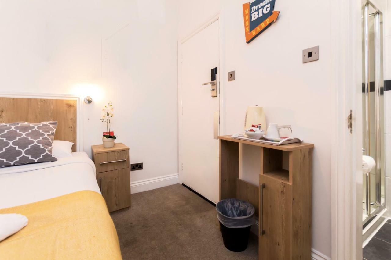 Oyo Tamtam Acton Hotel London Eksteriør bilde