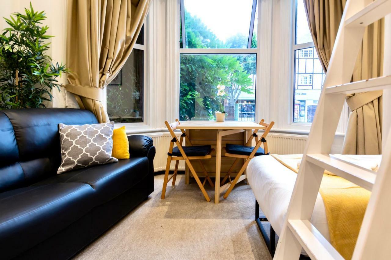 Oyo Tamtam Acton Hotel London Eksteriør bilde