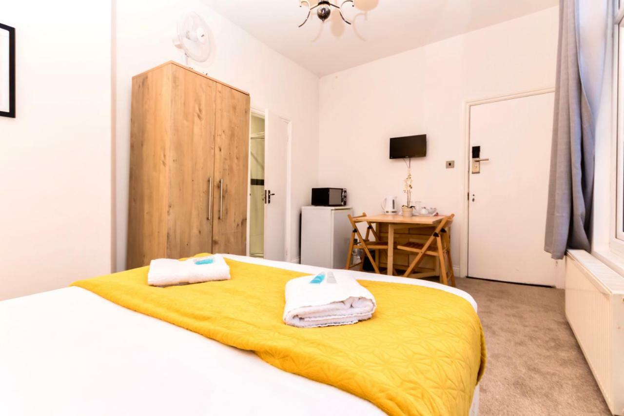 Oyo Tamtam Acton Hotel London Eksteriør bilde