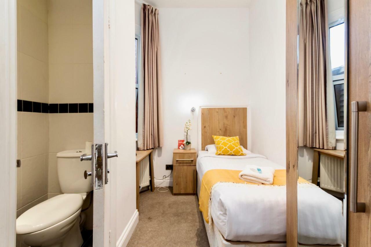Oyo Tamtam Acton Hotel London Eksteriør bilde