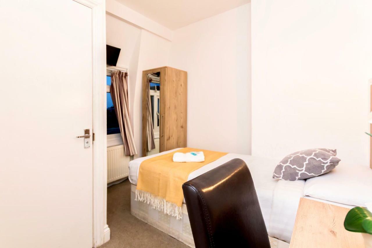 Oyo Tamtam Acton Hotel London Eksteriør bilde