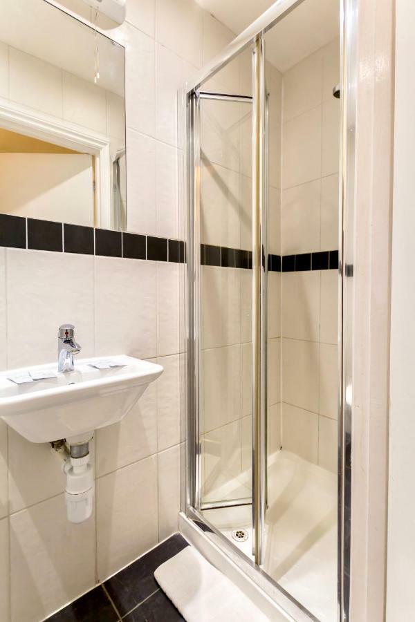 Oyo Tamtam Acton Hotel London Eksteriør bilde