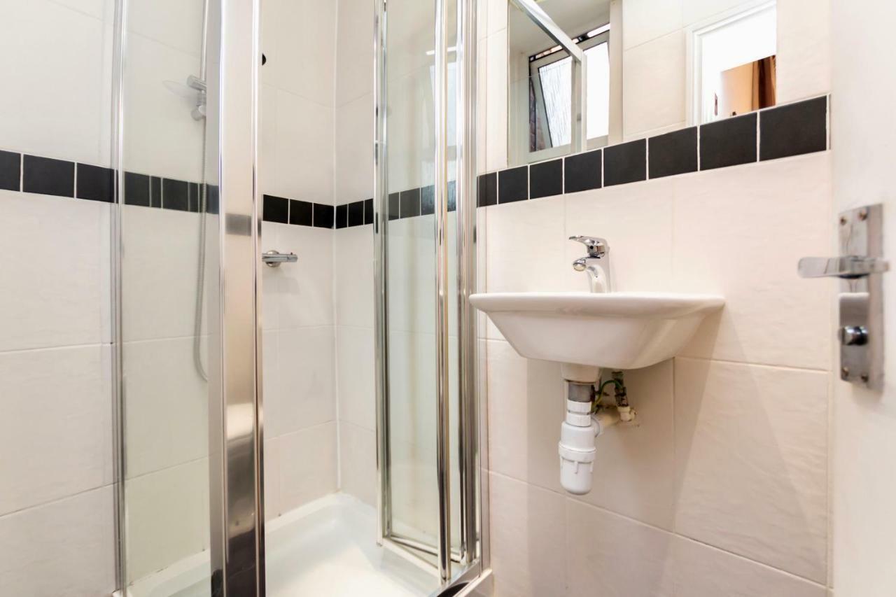 Oyo Tamtam Acton Hotel London Eksteriør bilde