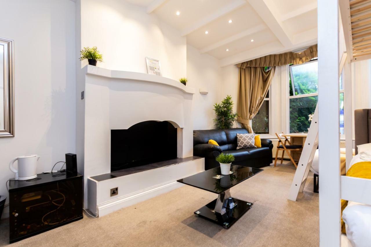 Oyo Tamtam Acton Hotel London Eksteriør bilde