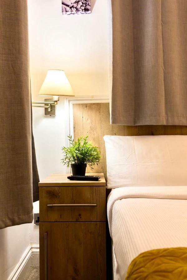 Oyo Tamtam Acton Hotel London Eksteriør bilde