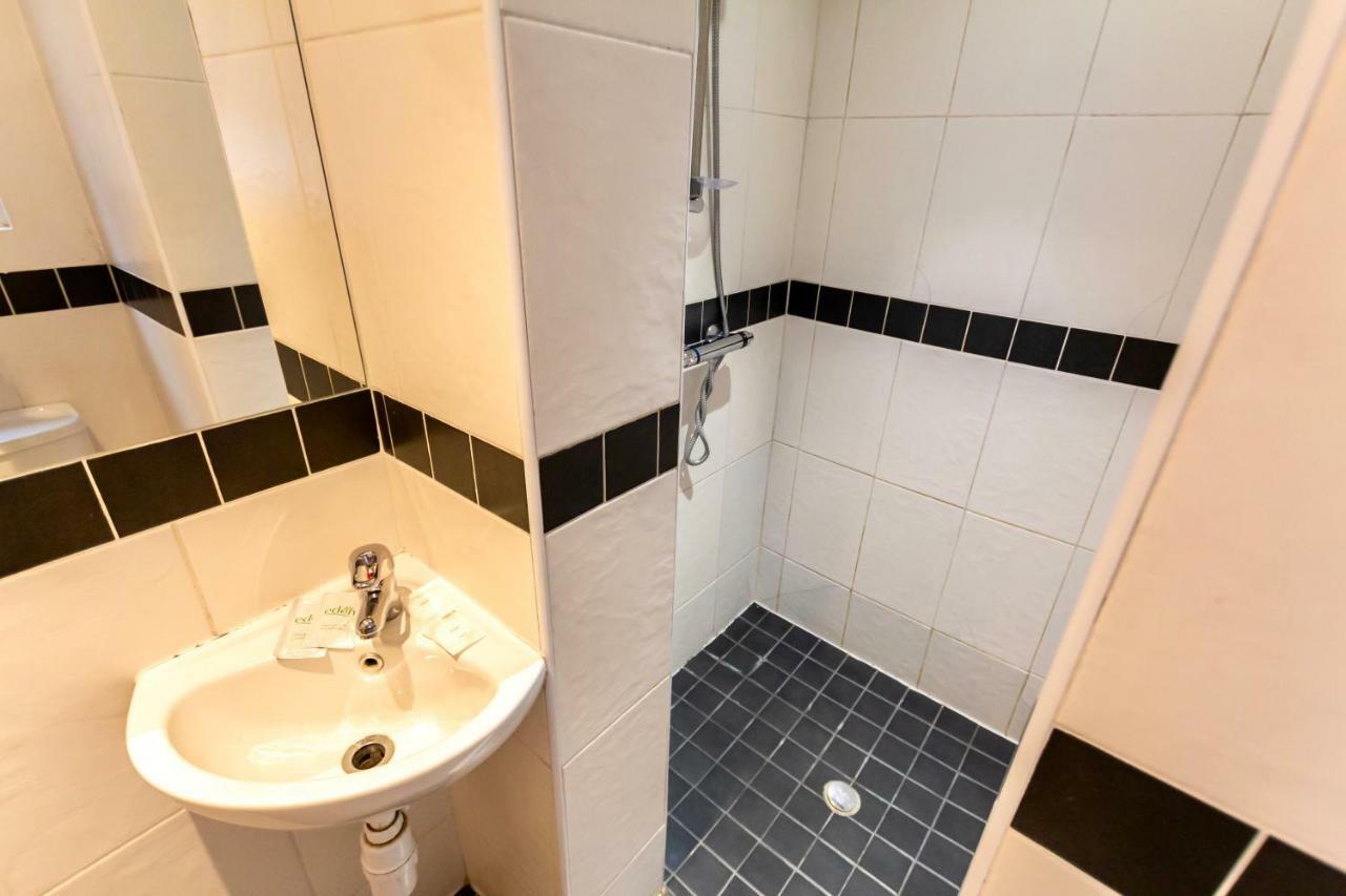 Oyo Tamtam Acton Hotel London Eksteriør bilde